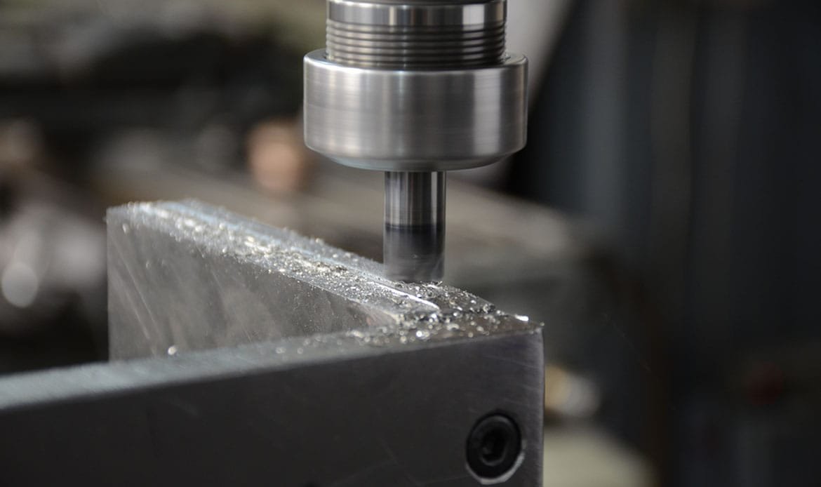 Quais as vantagens em contratar uma indústria com ferramentaria própria?