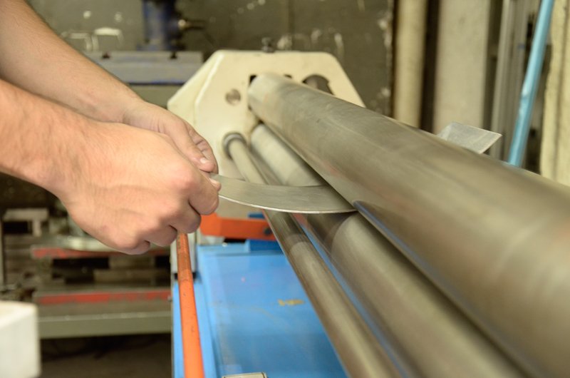 Para que serve uma calandra em estamparia de peças e acessórios para projetos de iluminação?