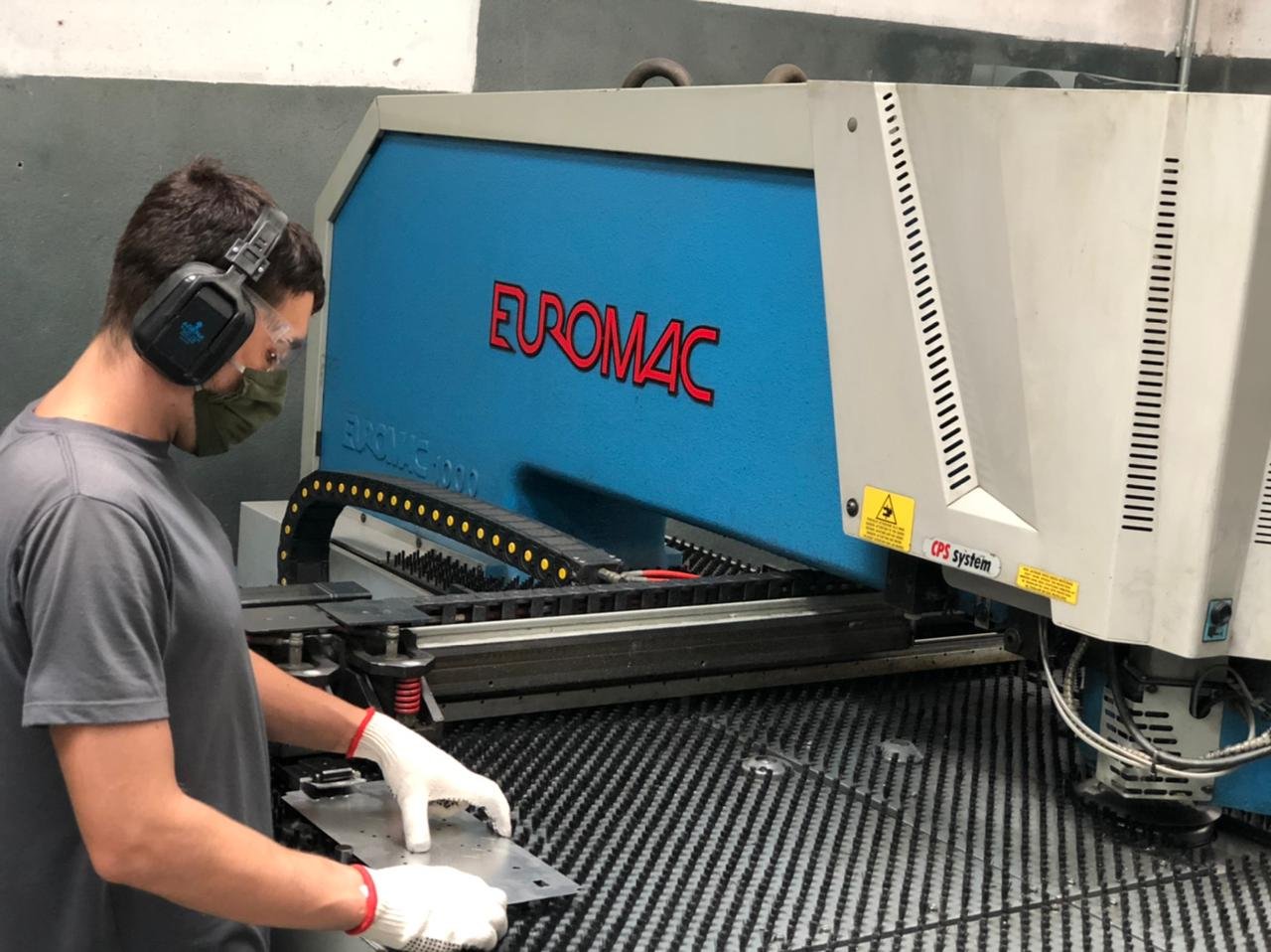 Como escolher a melhor metalúrgica para a execução de projetos de peças para iluminação?