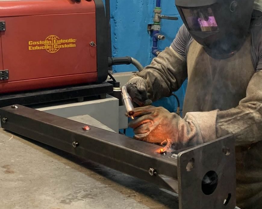 Metais utilizados em estamparia de peças e acessórios de iluminação